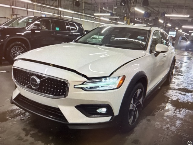2025 Volvo V60 Cross Country B5 Plus AWD
