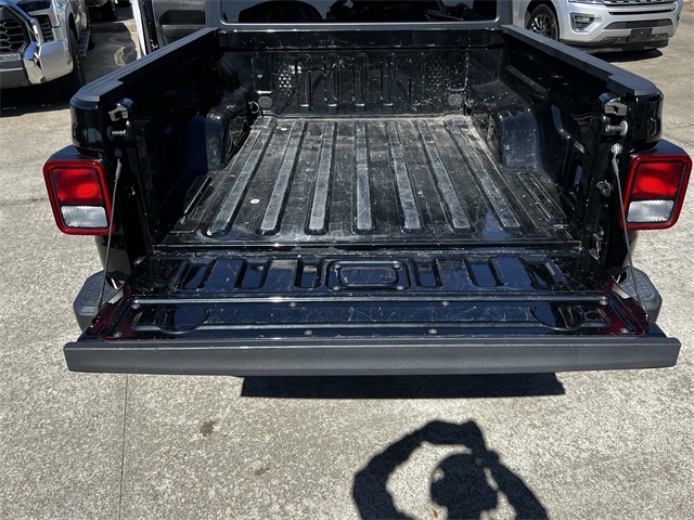 2022 Jeep Gladiator Overland Black at Shottenkirk Kia Fort Bend