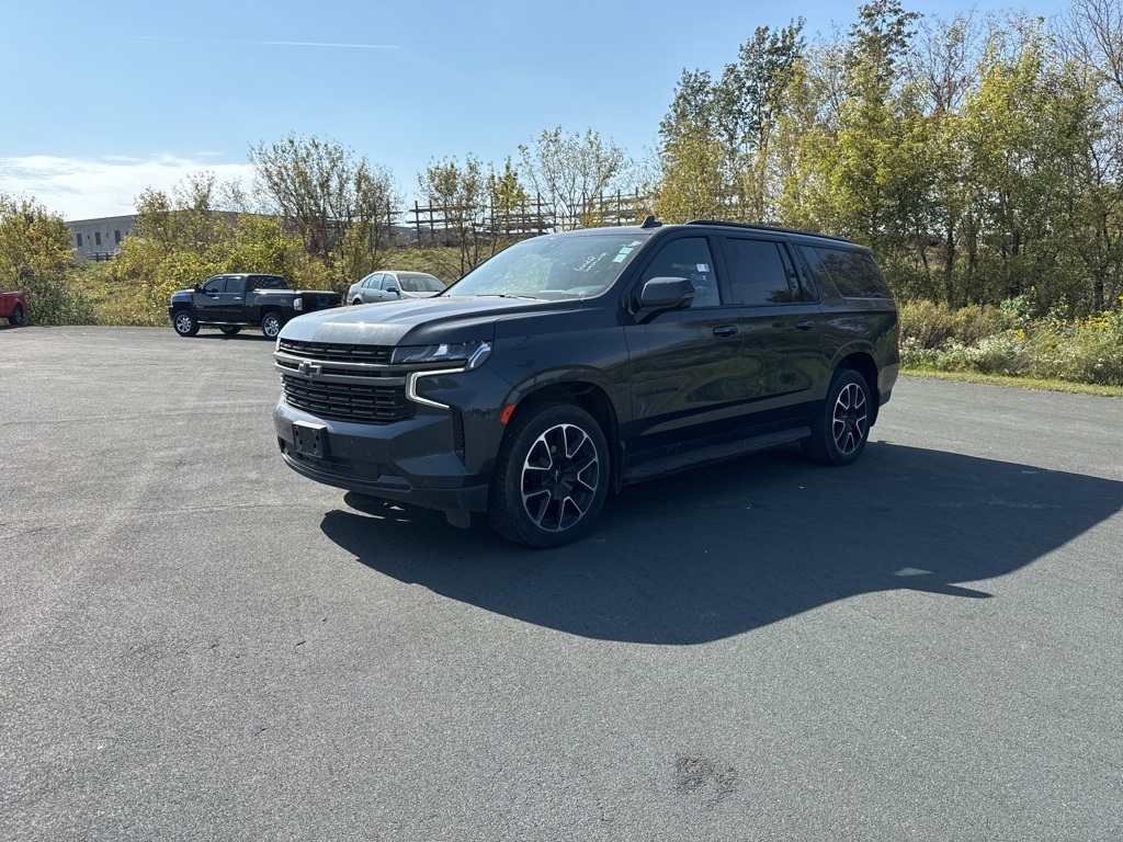 2022 Chevrolet Suburban RST photo 2