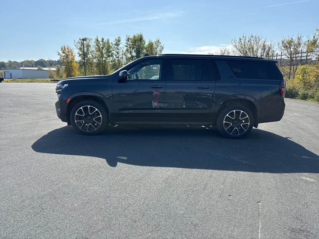 2022 Chevrolet Suburban RST photo 3