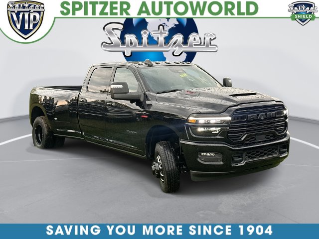 Diamond Black Crystal Pearlcoat 2026 RAM 3500 Pickup Truck Four-Wheel Drive 8-Speed Automatic