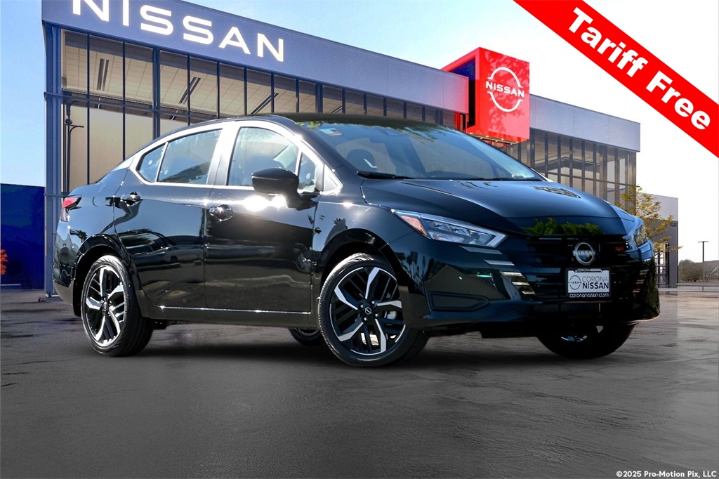 2025 Nissan Versa SR's photo