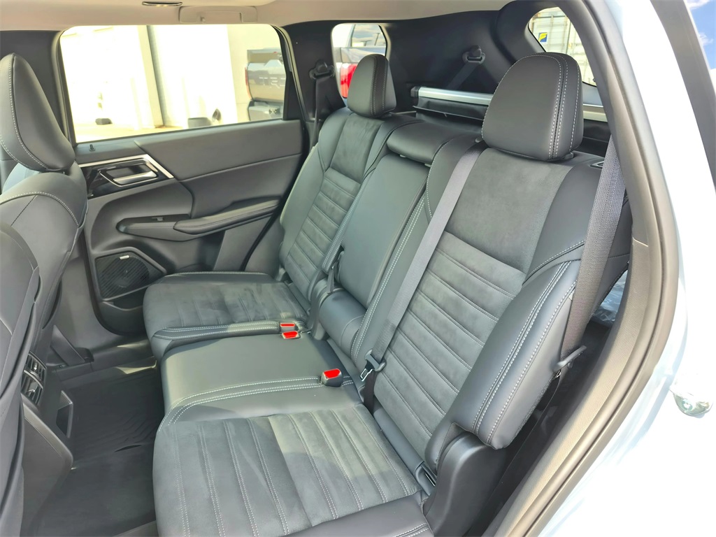 2025 Mitsubishi Outlander SE  at Mac Haik CDJR North Houston