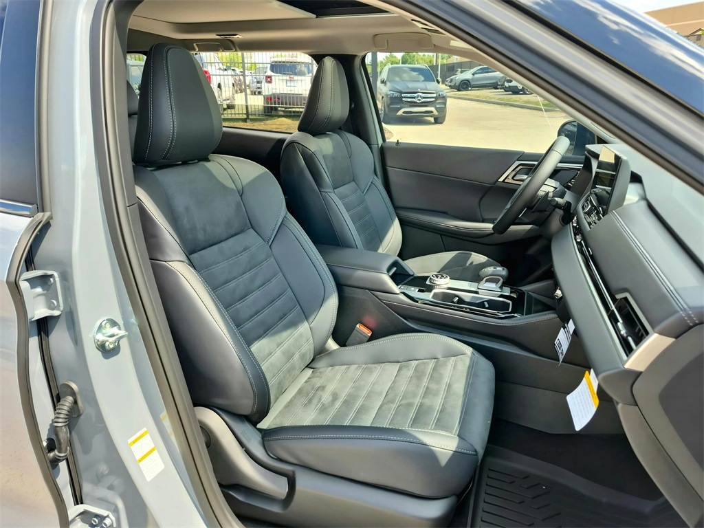 2025 Mitsubishi Outlander SE  at Mac Haik CDJR North Houston