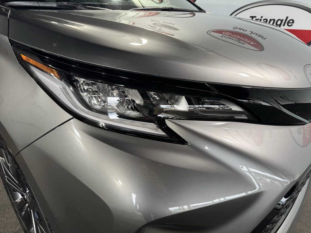 Thumbnail: 2026 Toyota Sienna - 11