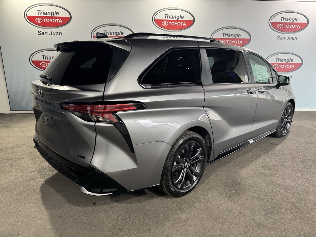 Thumbnail: 2026 Toyota Sienna - 4