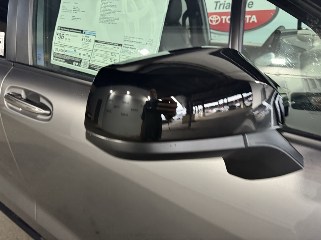 Thumbnail: 2026 Toyota Sienna - 9