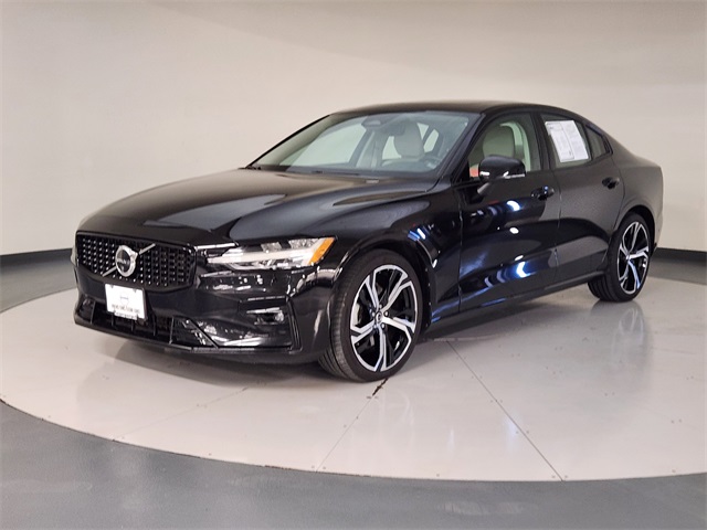 2024 Volvo S60 B5 Plus Dark Theme