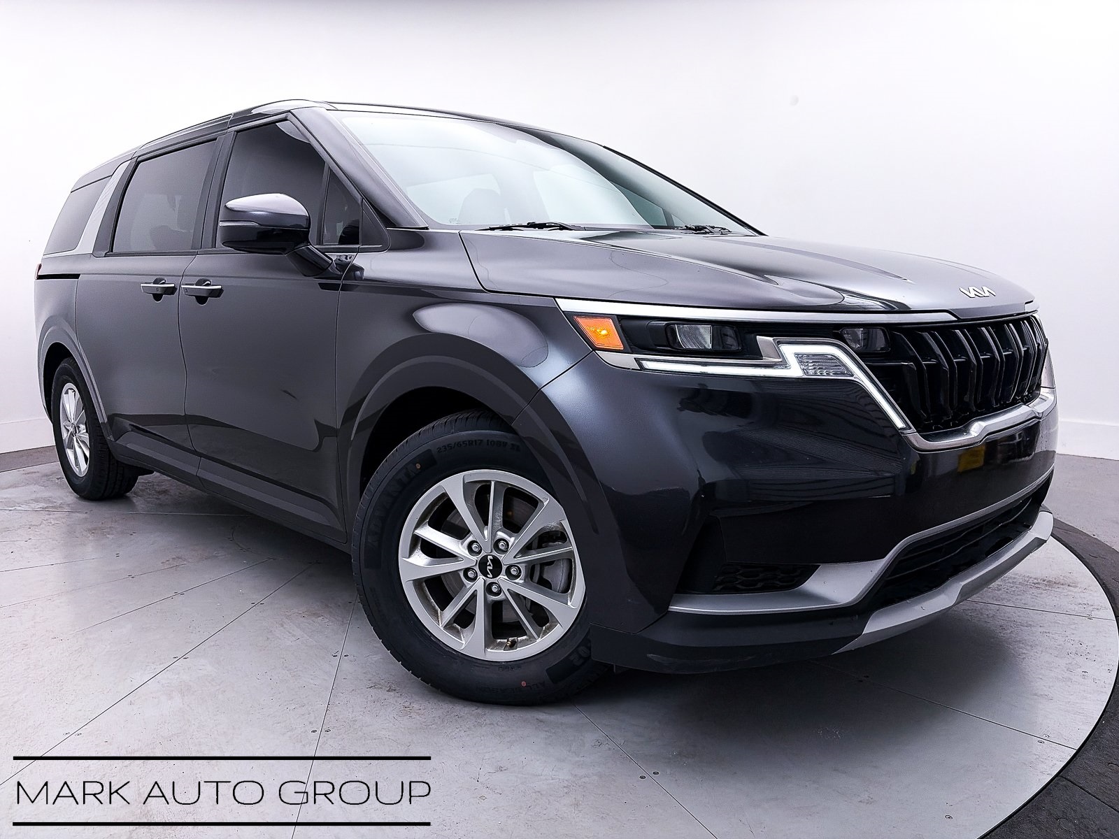 2023 Kia Carnival LX