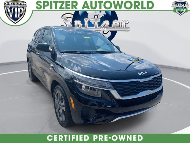 Cherry Black 2022 Kia Seltos SUV / Crossover All-Wheel Drive Continuously Variable Transmission