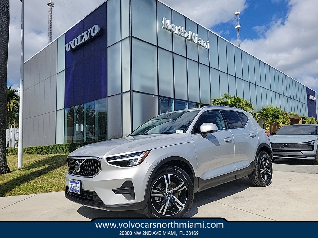 2025 Volvo XC40 B5 Core Bright Theme AWD