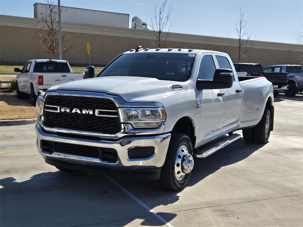 2024 RAM 3500 Tradesman Crew Cab LB DRW 4WD