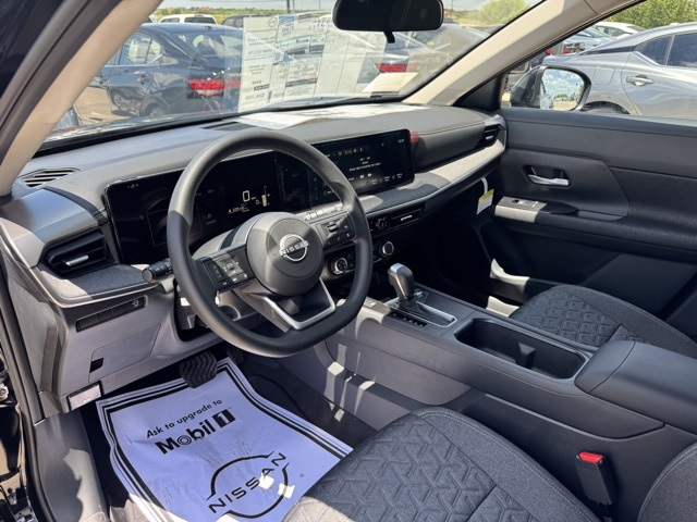 2025 Nissan Kicks SV photo 2