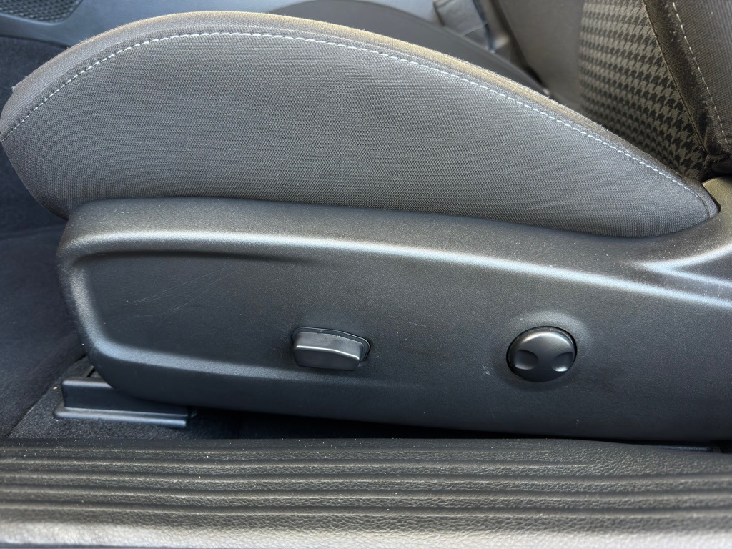 2023 Dodge Challenger R/T - 8