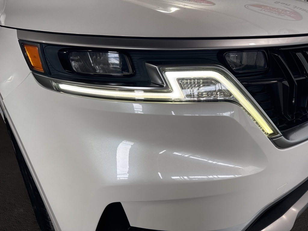 Thumbnail: 2022 Kia Carnival - 10