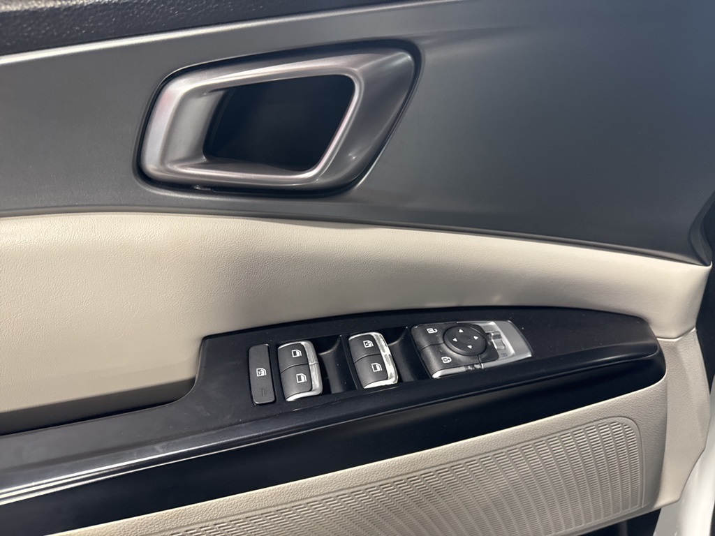 Thumbnail: 2022 Kia Carnival - 26