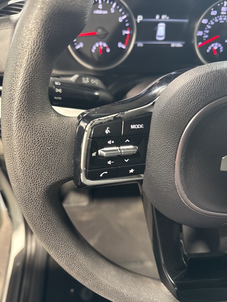 Thumbnail: 2022 Kia Carnival - 32