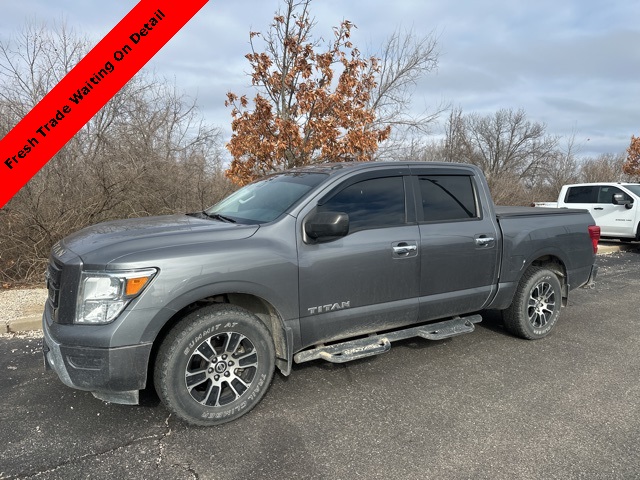 2021 Nissan Titan SV's photo