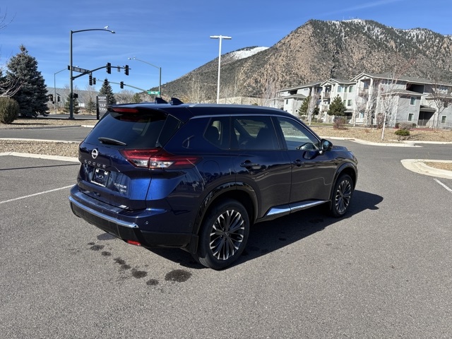 2025 Nissan Rogue Platinum photo 2