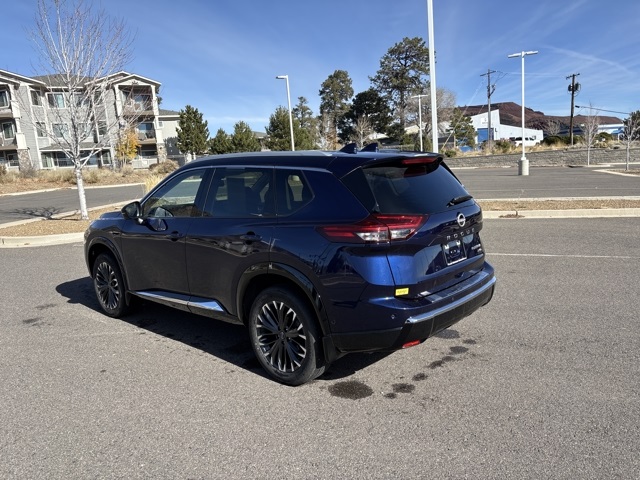 2025 Nissan Rogue Platinum photo 4