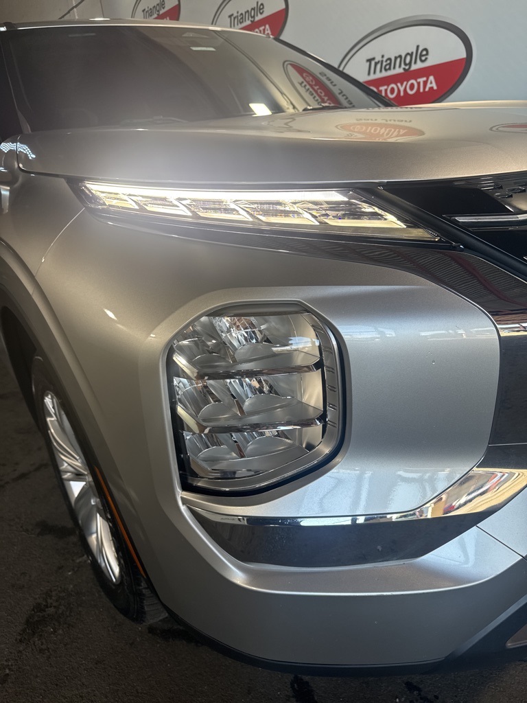 Thumbnail: 2022 Mitsubishi Outlander - 12