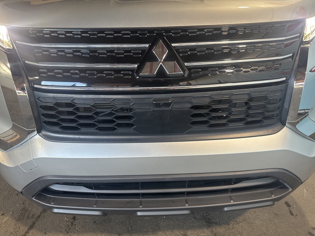 Thumbnail: 2022 Mitsubishi Outlander - 13