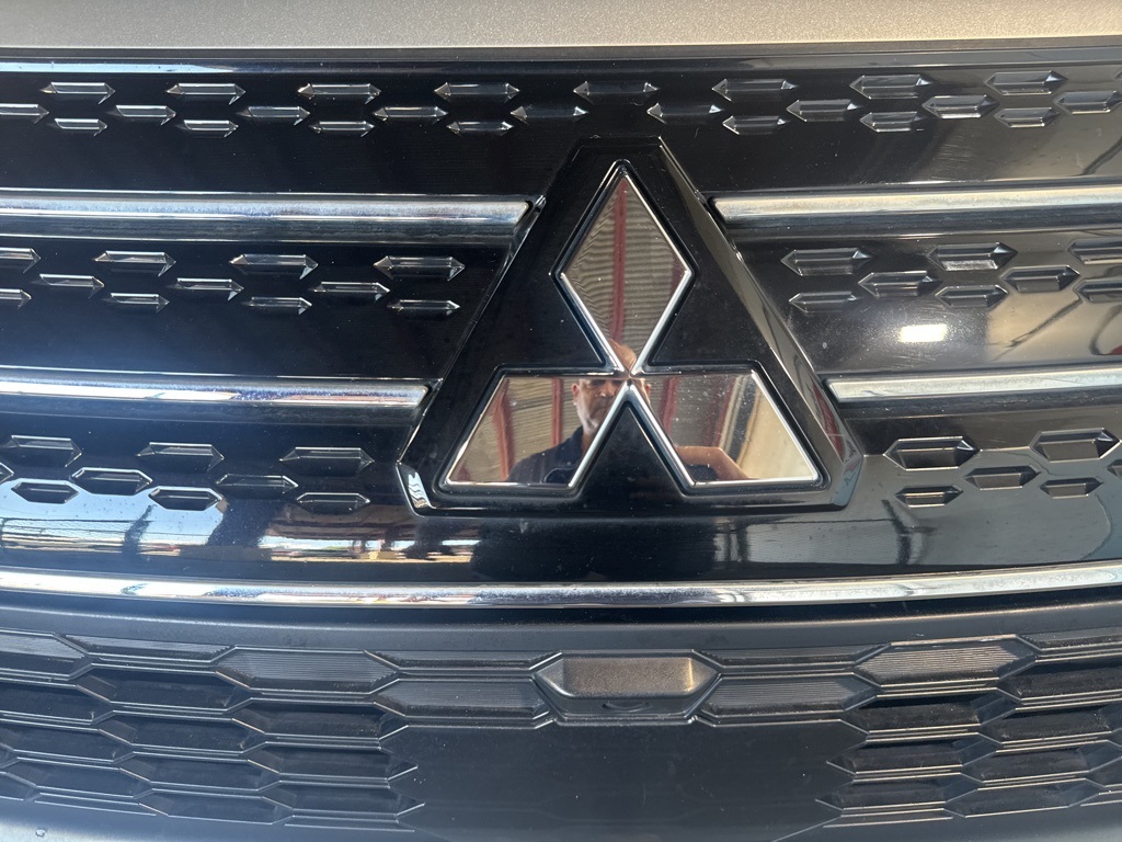 Thumbnail: 2022 Mitsubishi Outlander - 14