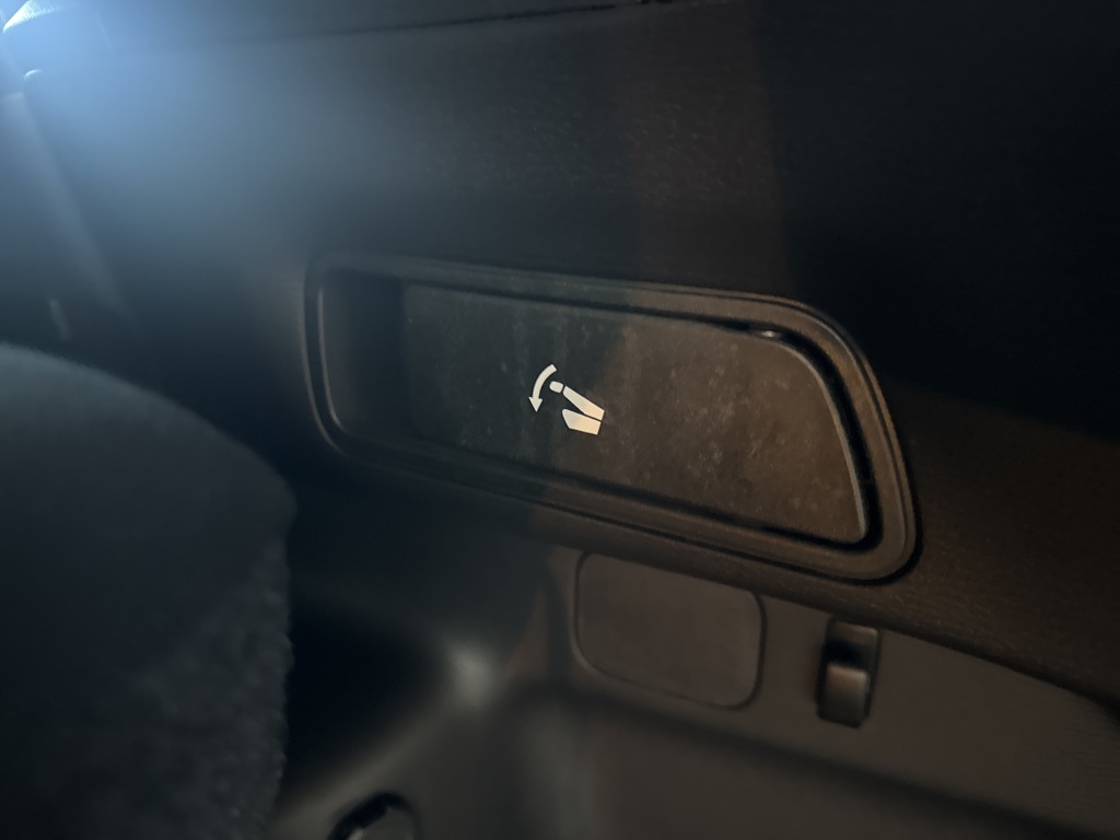 Thumbnail: 2022 Mitsubishi Outlander - 24