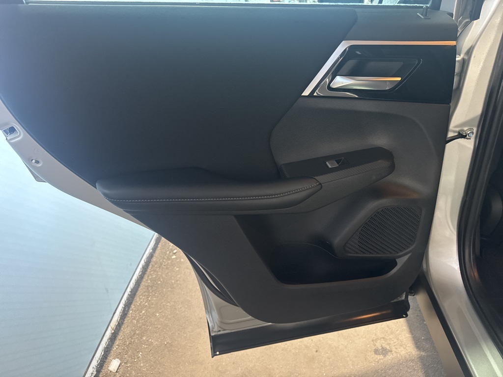 Thumbnail: 2022 Mitsubishi Outlander - 25