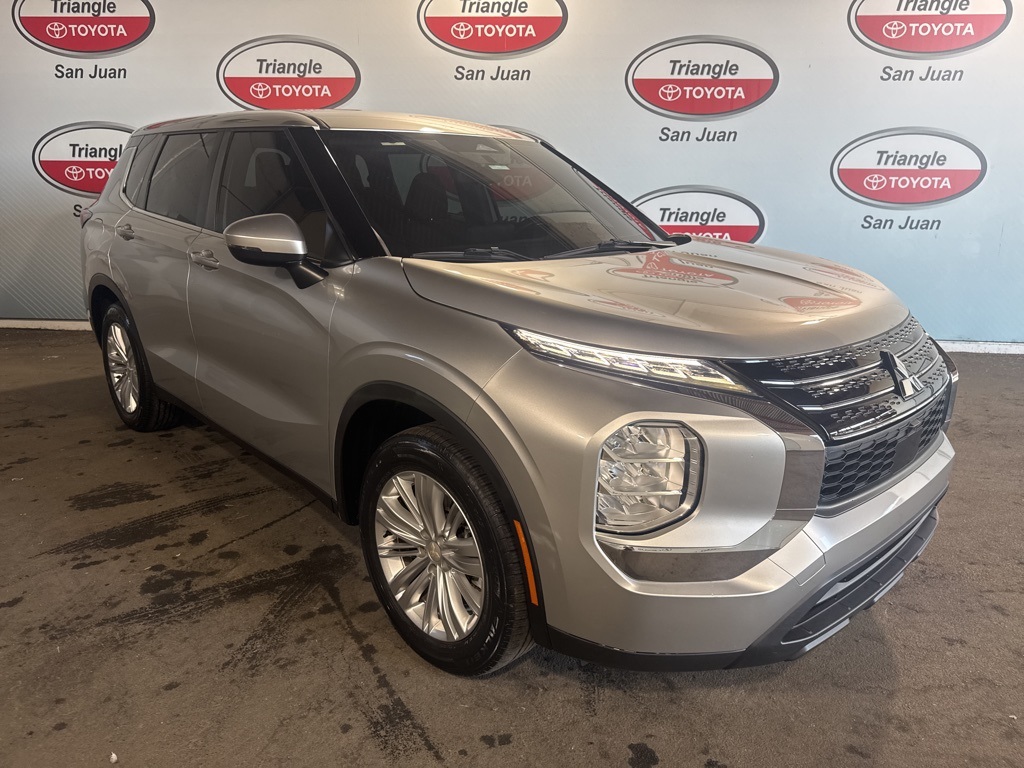 Thumbnail: 2022 Mitsubishi Outlander - 3