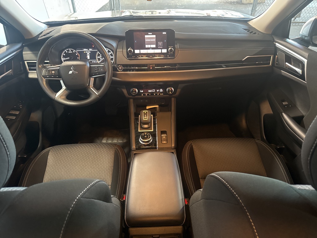 Thumbnail: 2022 Mitsubishi Outlander - 31