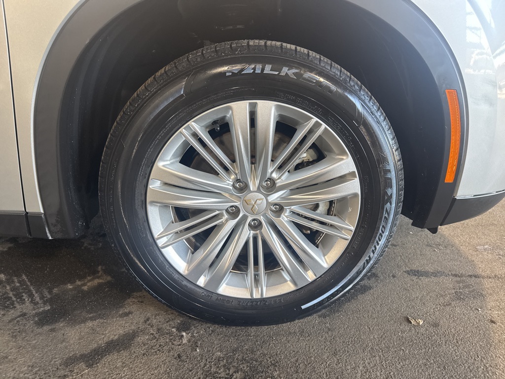 Thumbnail: 2022 Mitsubishi Outlander - 7