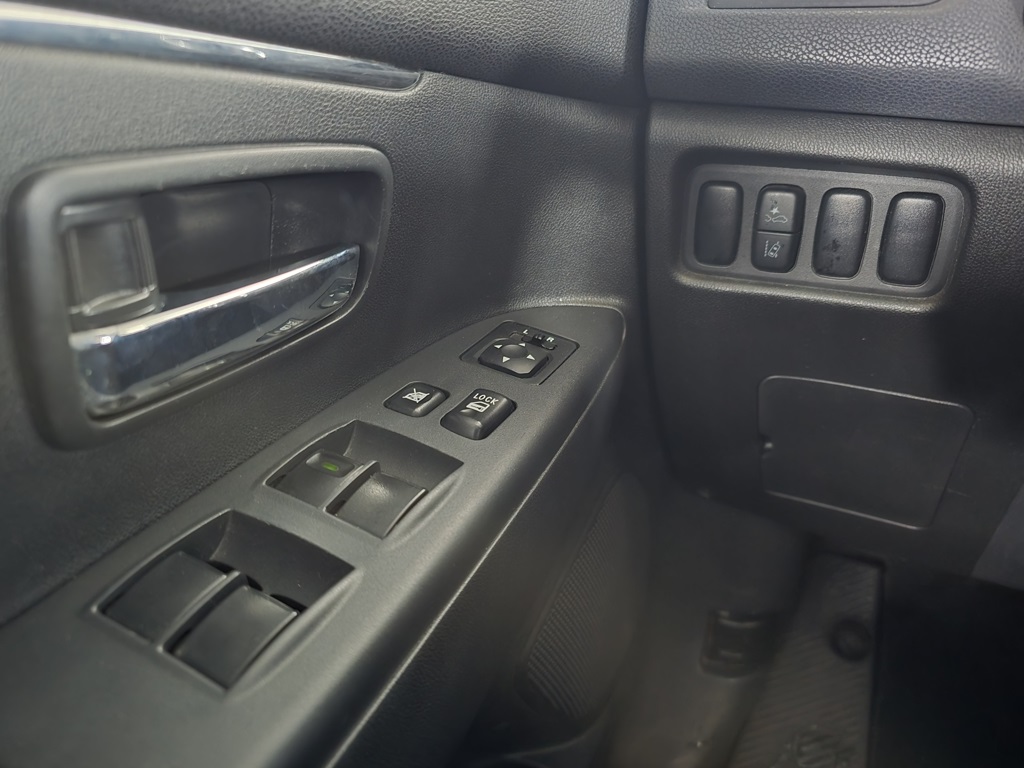 Thumbnail: 2022 Mitsubishi Outlander Sport - 6