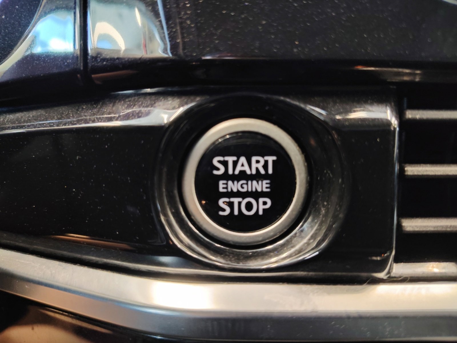 Used Car 2022 Nissan Pathfinder  Platinum For Sale Under $35,000 In San Antonio, Texas
