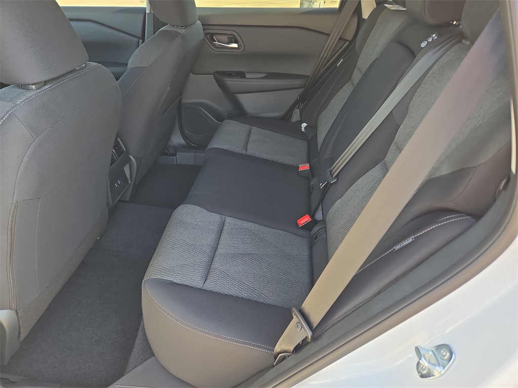 2026 Nissan Rogue SV - 7