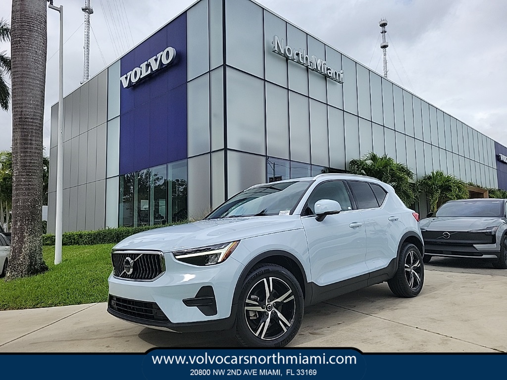 2024 Volvo XC40 B5 Core