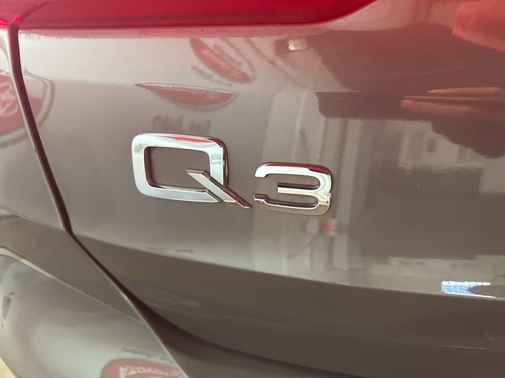 Thumbnail: 2021 Audi Q3 - 23