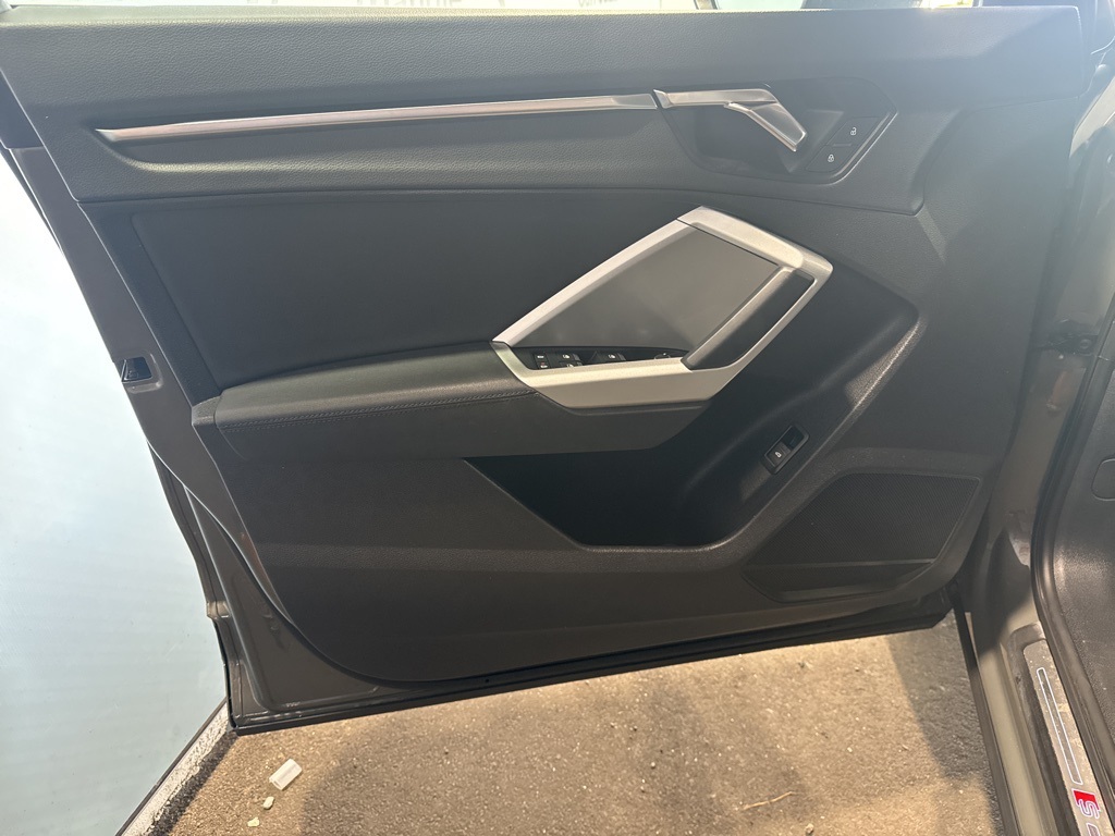 Thumbnail: 2021 Audi Q3 - 31