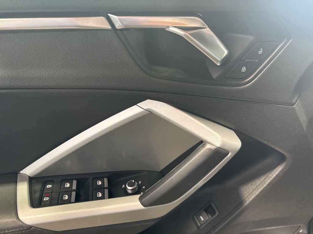 Thumbnail: 2021 Audi Q3 - 32
