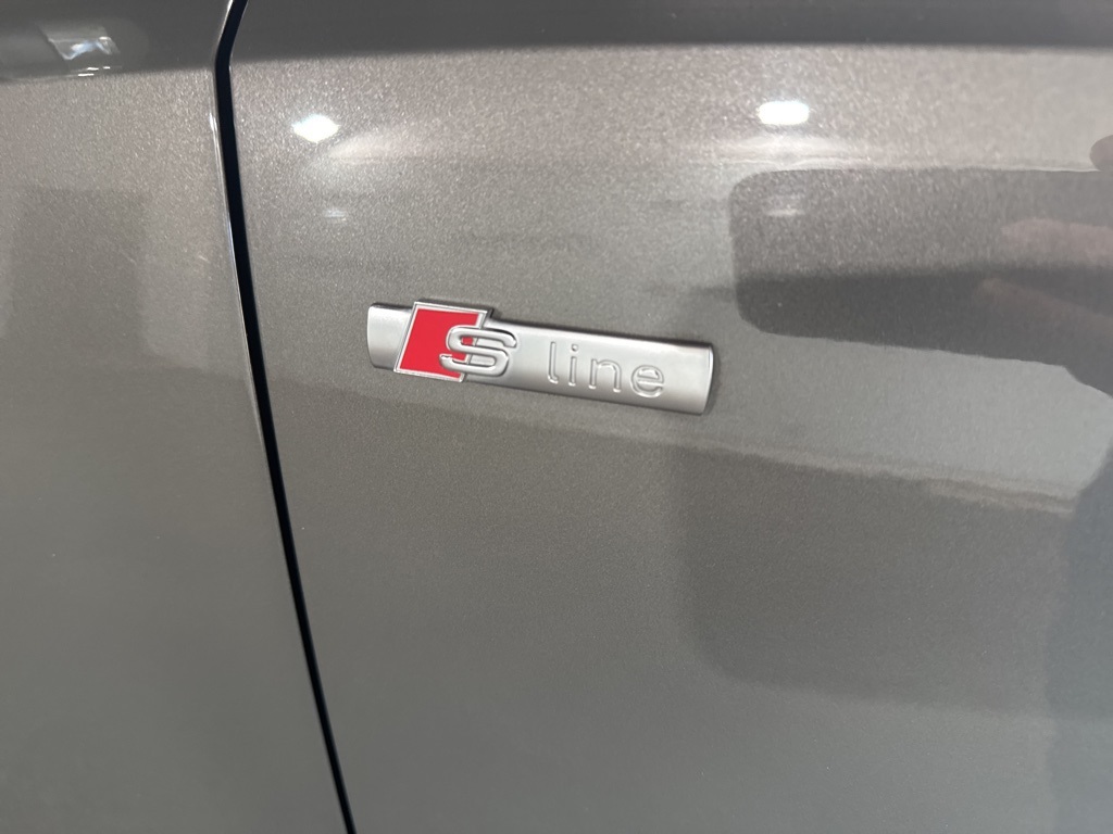 Thumbnail: 2021 Audi Q3 - 9