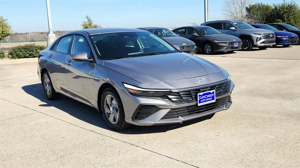 2025 Hyundai Elantra SE FWD