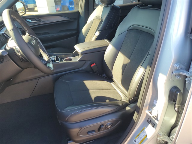 2025 Jeep Grand Cherokee L Altitude X - 11