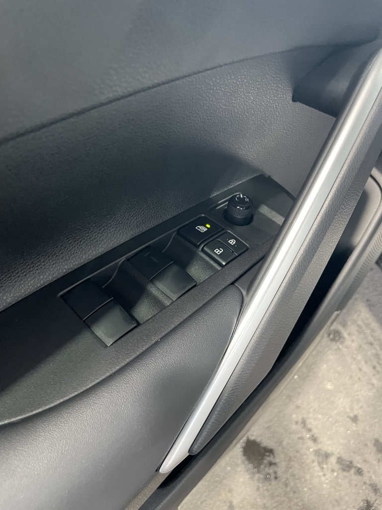 Thumbnail: 2025 Toyota Corolla Cross - 31