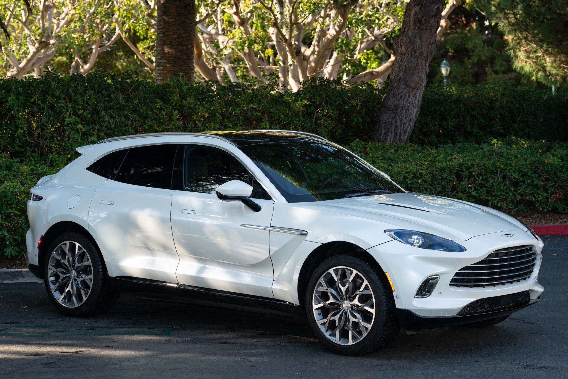 /2021 Aston-Martin DBX