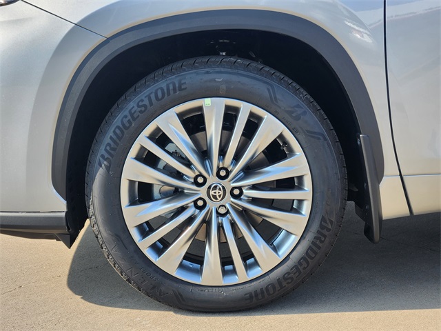2025 Toyota Highlander Platinum Silver at Community Toyota