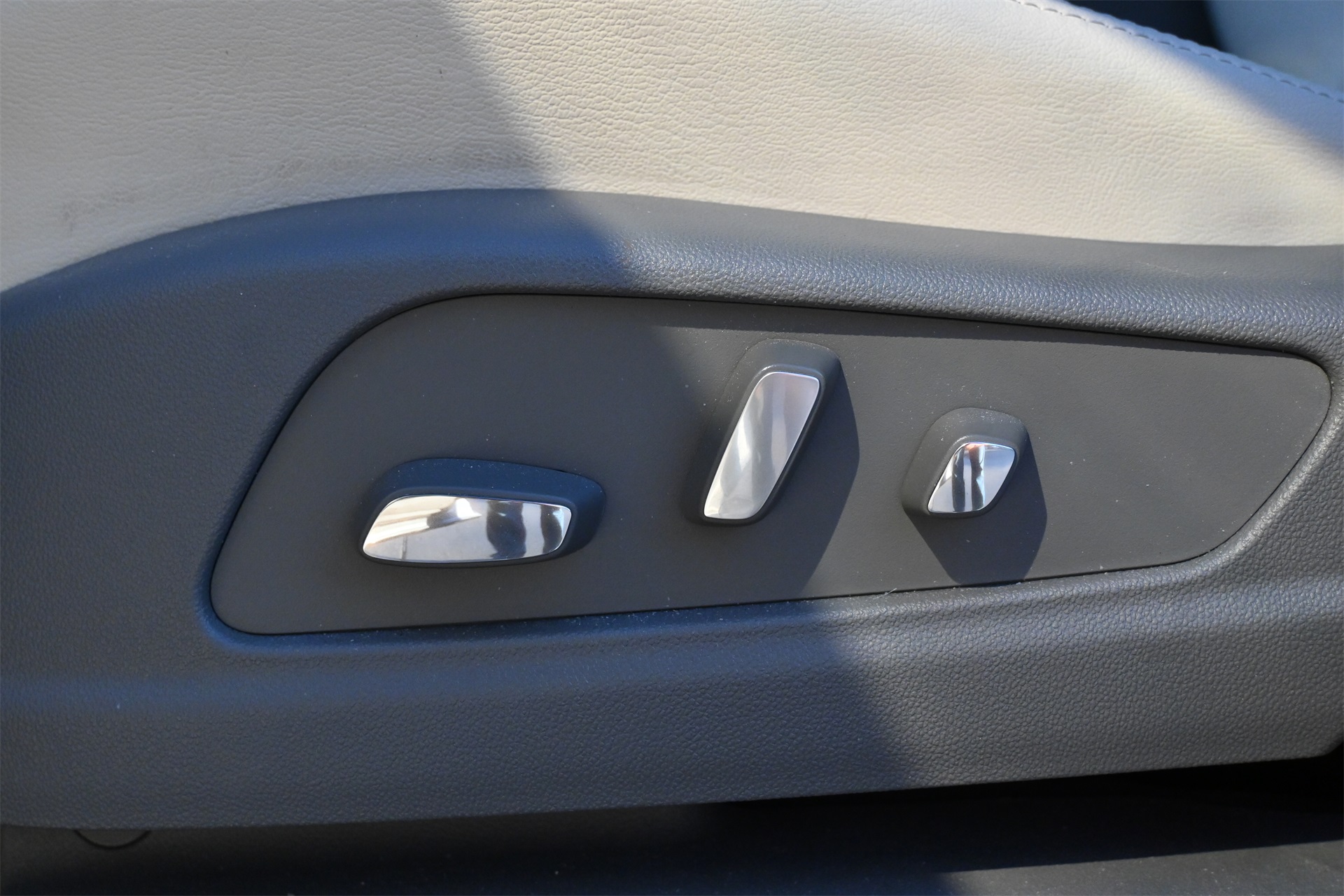 2024 Cadillac XT5 Premium Luxury Silver at Bayway Cadillac Southwest