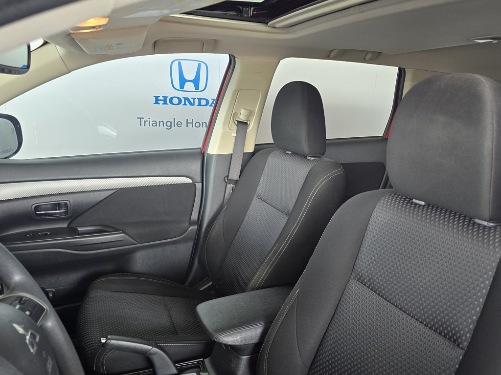 Thumbnail: 2018 Mitsubishi Outlander - 10