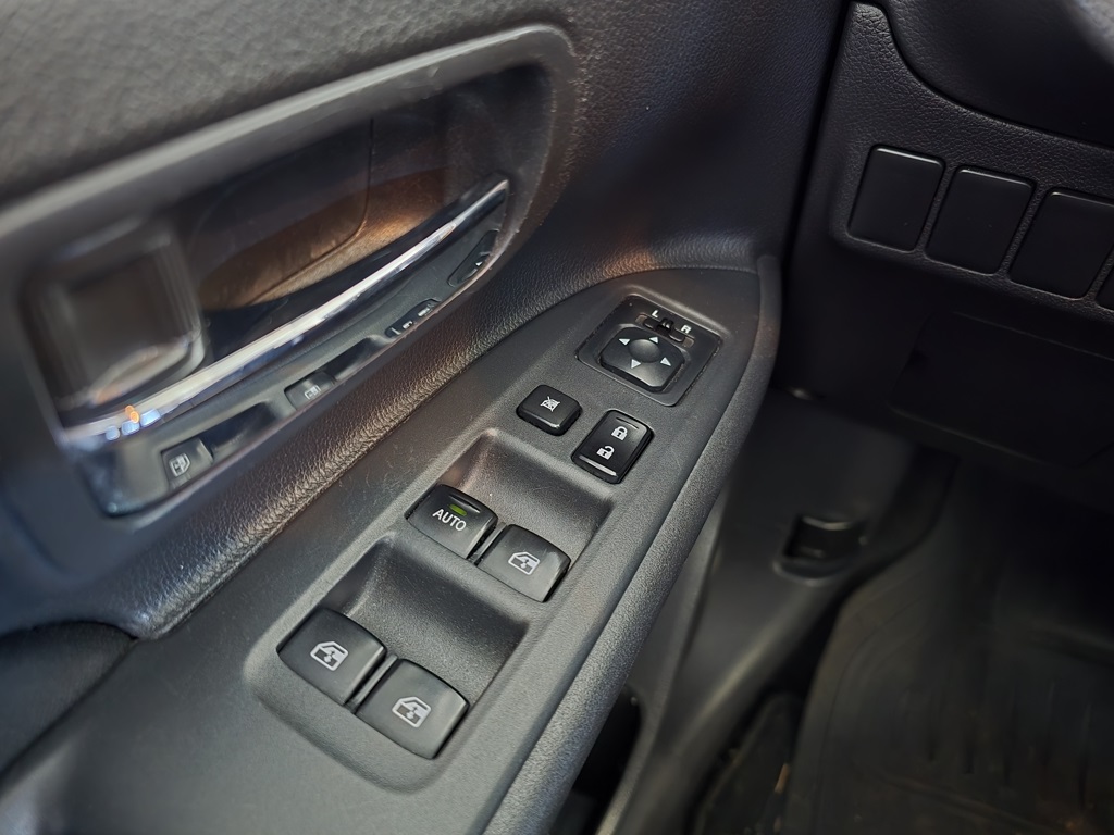 Thumbnail: 2018 Mitsubishi Outlander - 23