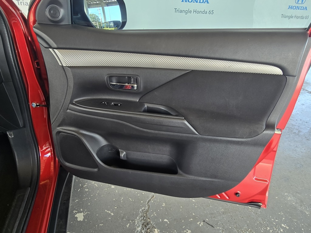 Thumbnail: 2018 Mitsubishi Outlander - 24