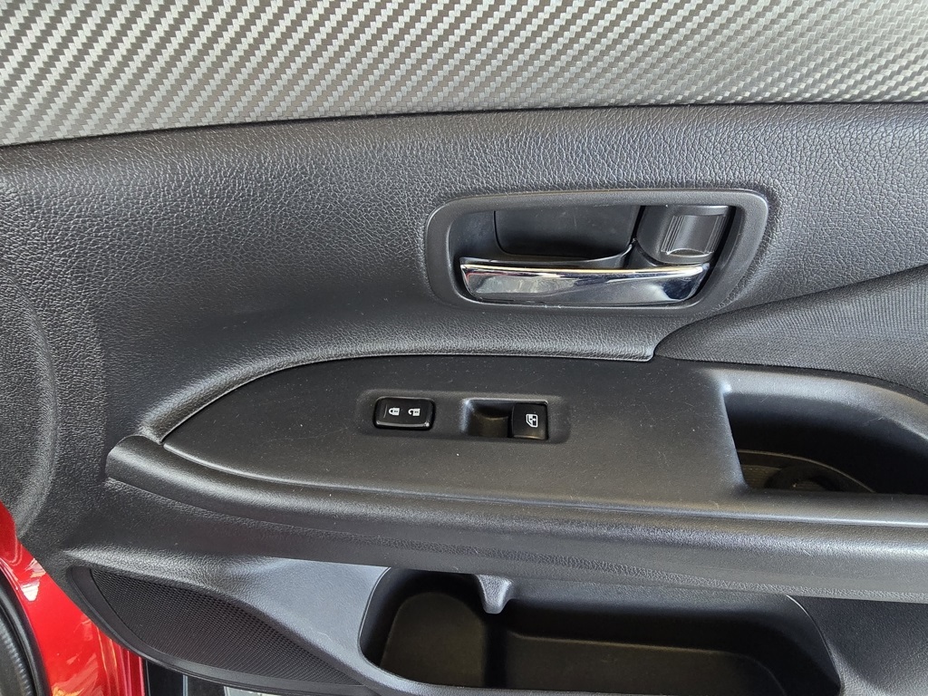 Thumbnail: 2018 Mitsubishi Outlander - 25